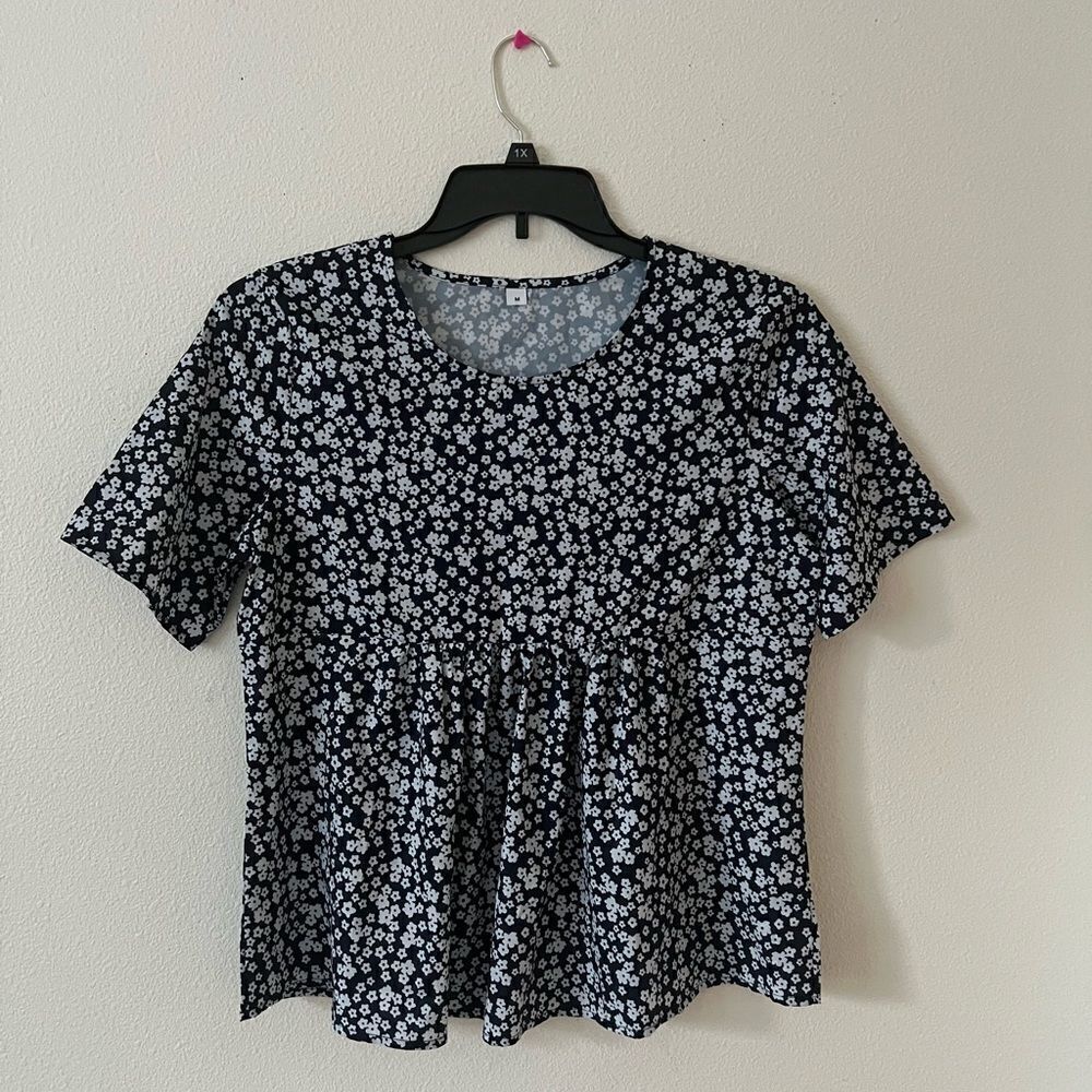 Unbranded Womens Shirt Sz M Short Sleeves Navy Blue White Floral